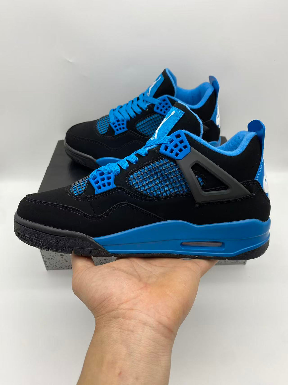 Air Jordan 4 Retro “Blue Thunder”