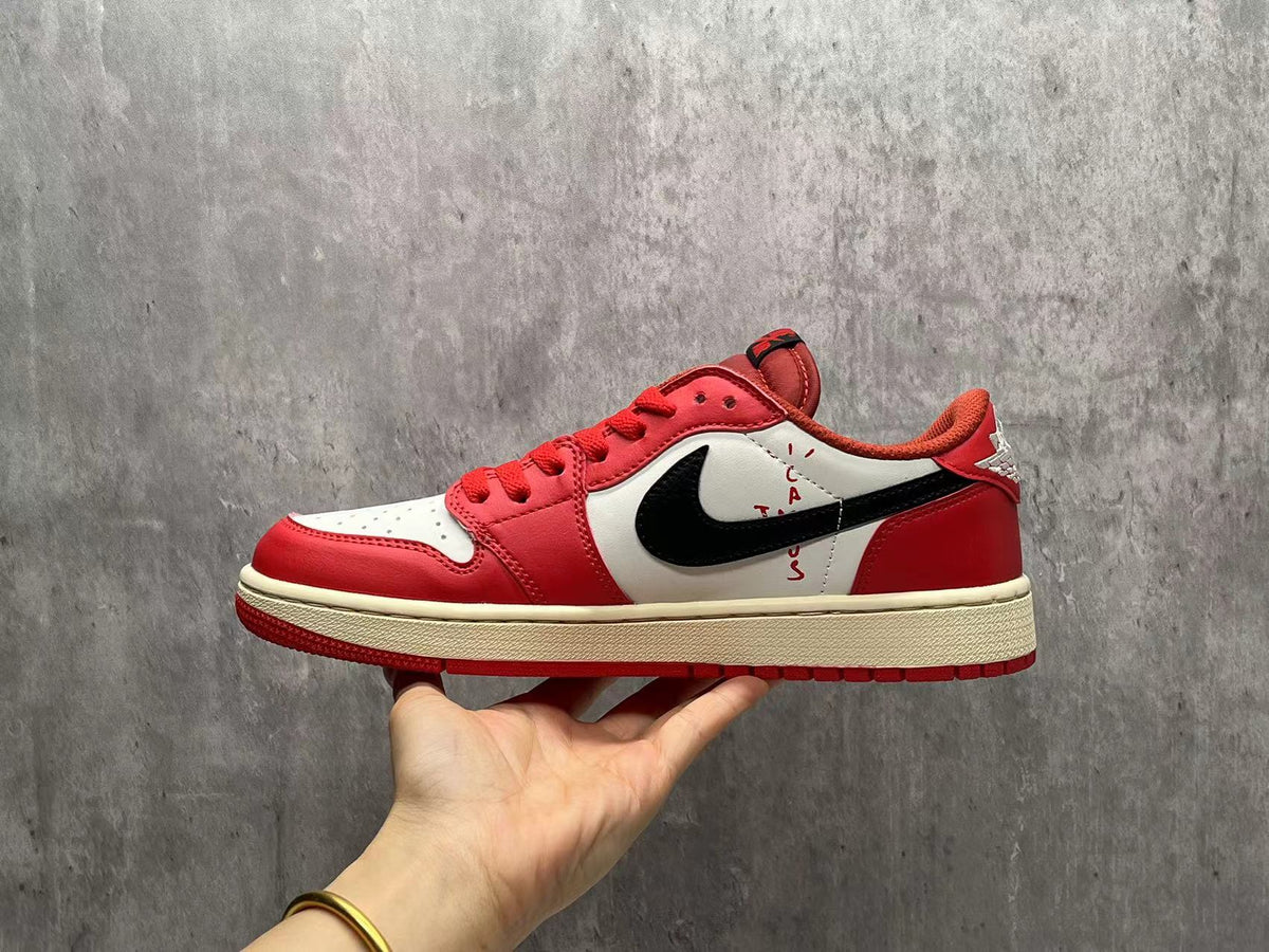Air Jordan 1 Retro Low OG “Chicago”