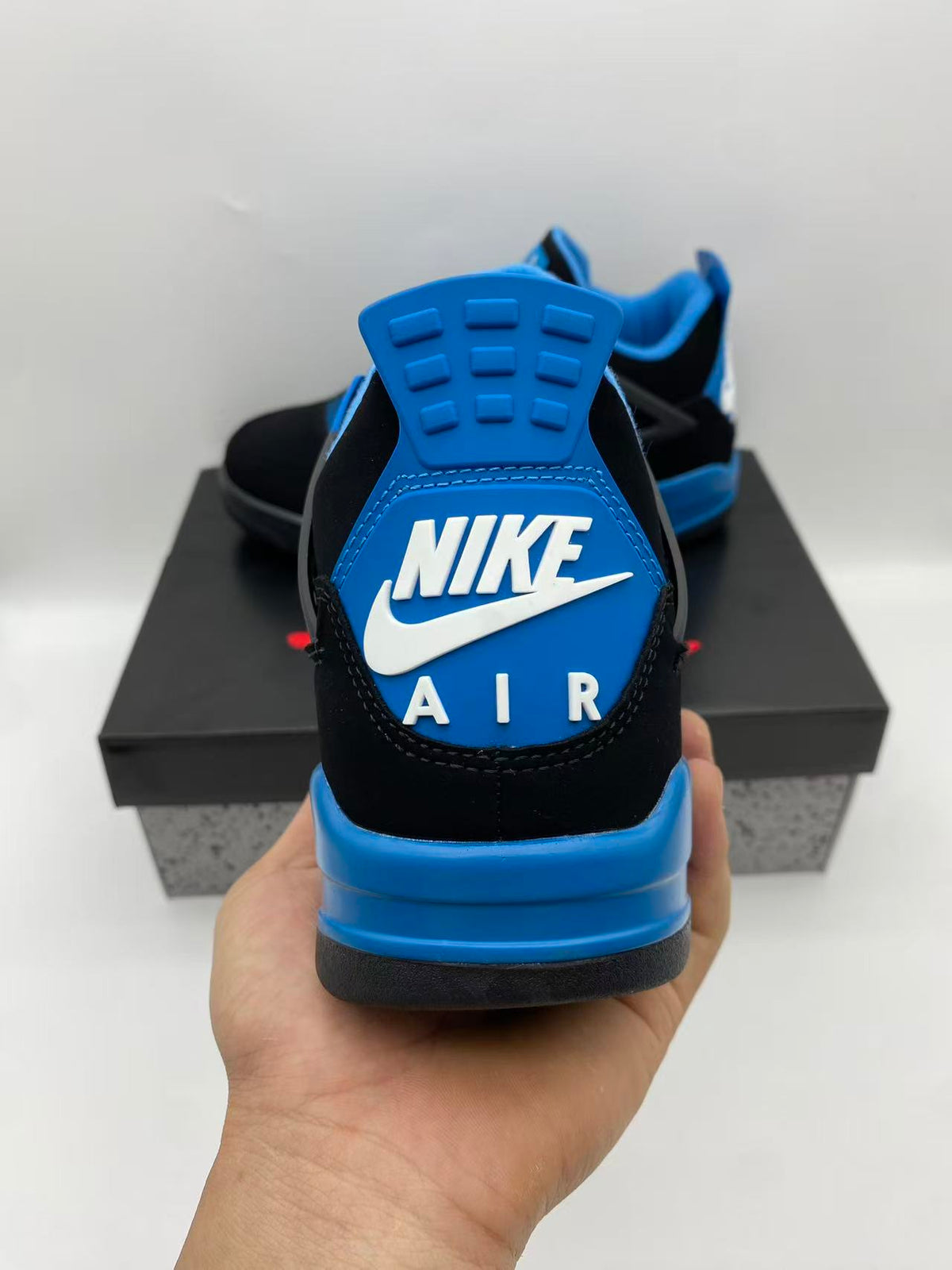 Air Jordan 4 Retro “Blue Thunder”