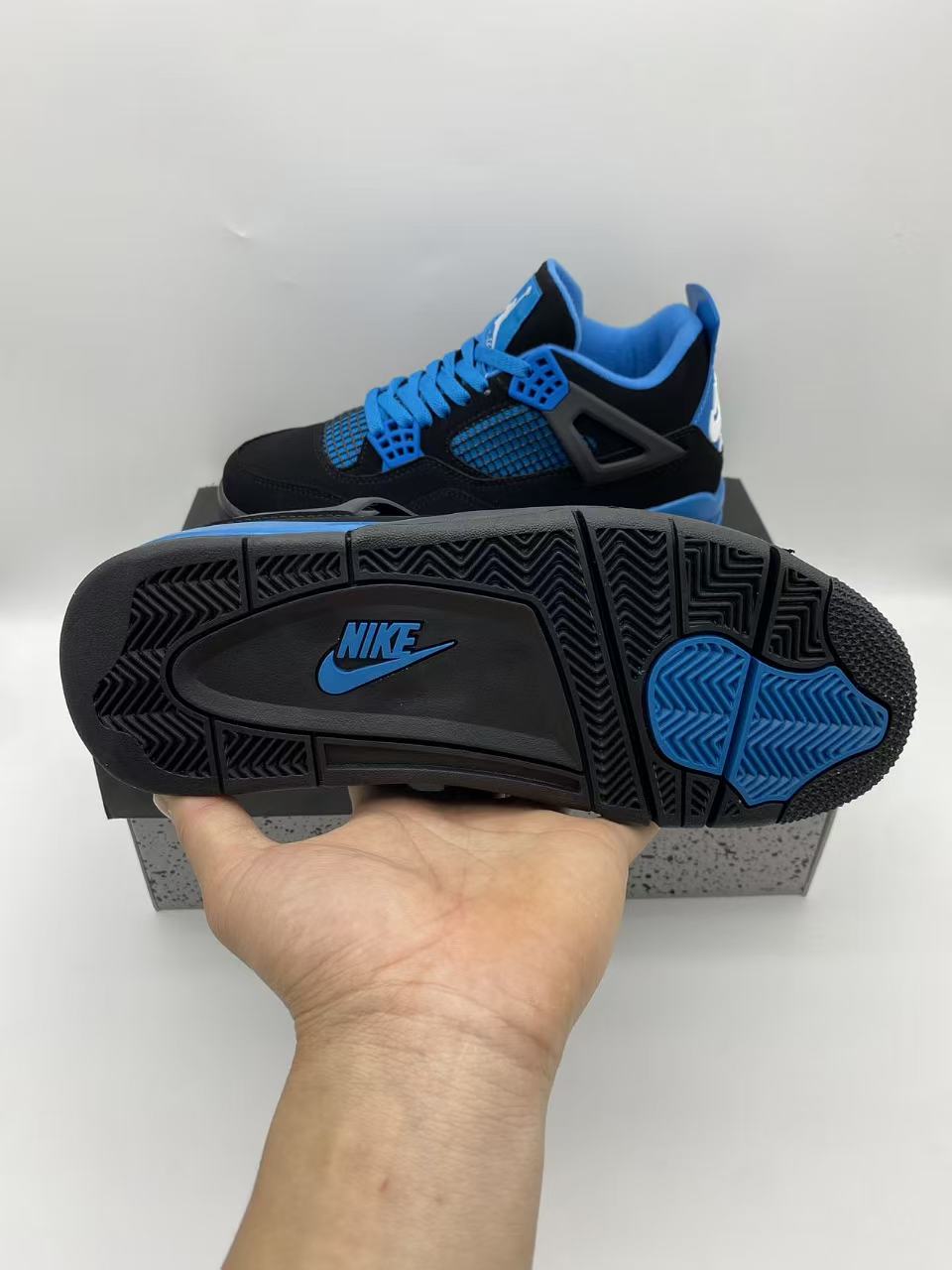 Air Jordan 4 Retro “Blue Thunder”