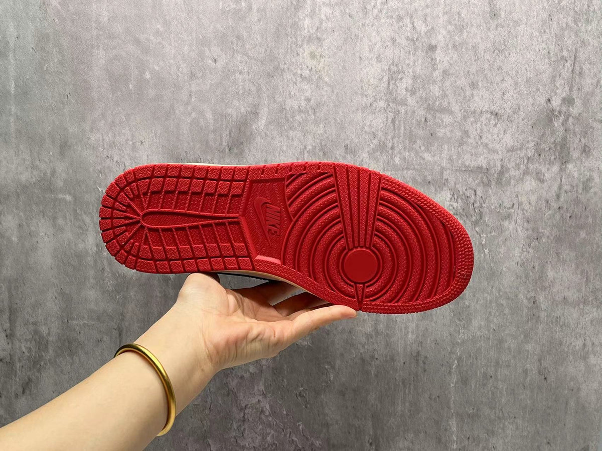 Air Jordan 1 Retro Low OG “Chicago”