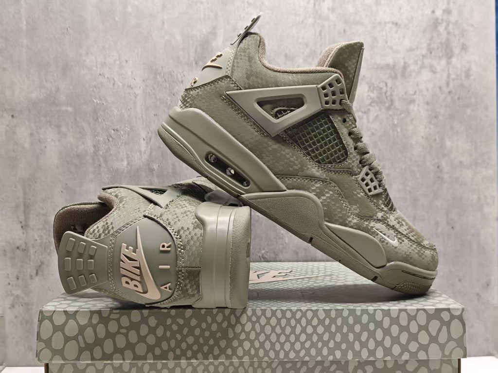 Air Jordan 4 Retro “Military Black”