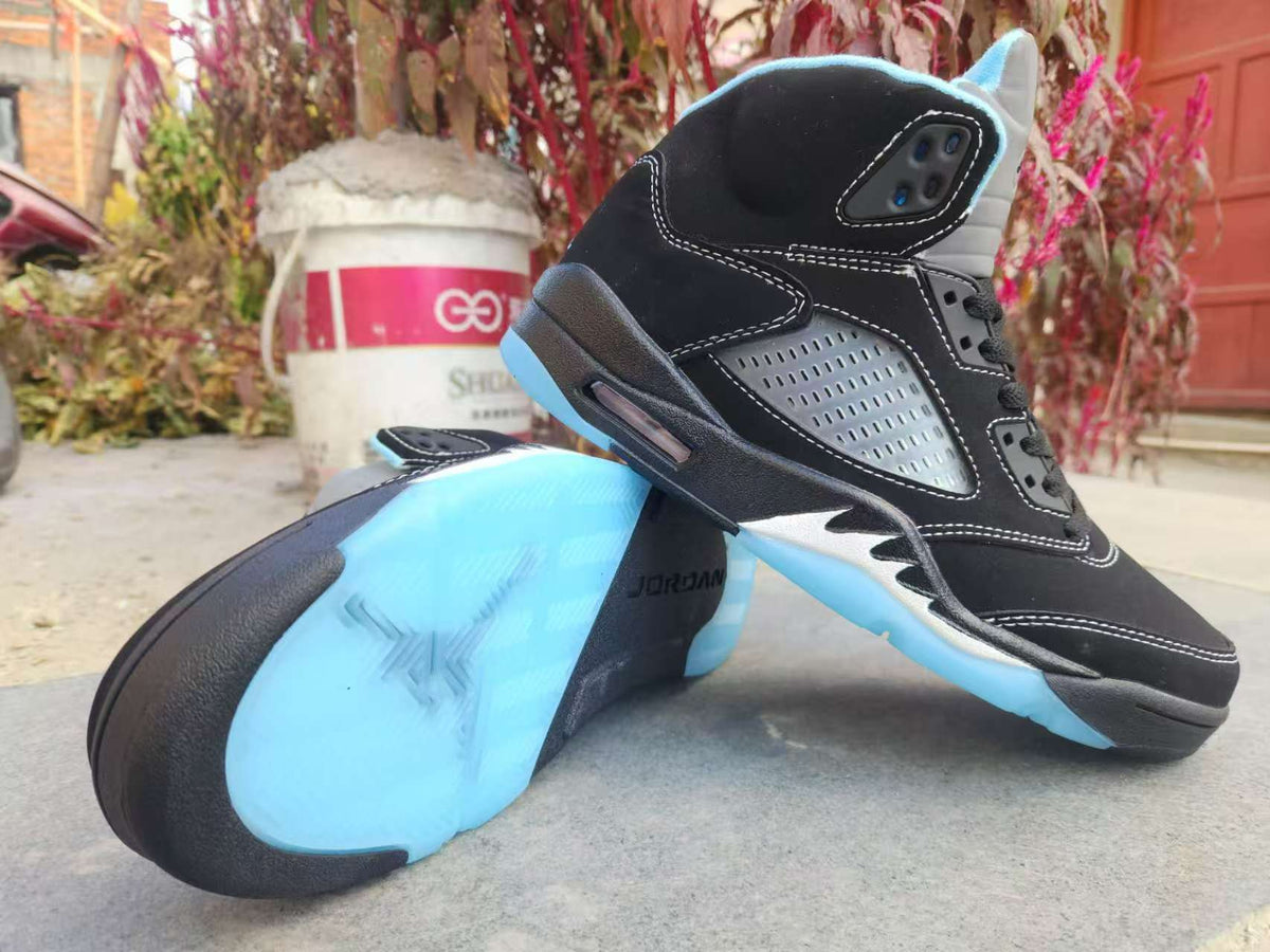 Air Jordan 5 Retro “Black University Blue”